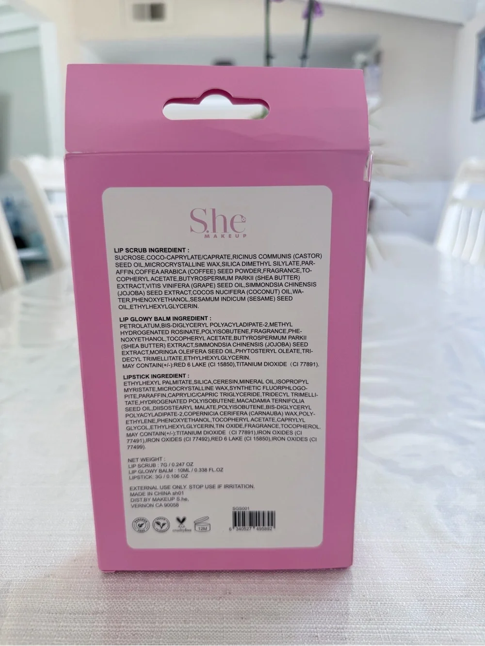 She makeup All-In-One Lip Kit 4 in 1 - lip scrub, lipgloss, lipstick, lip brush